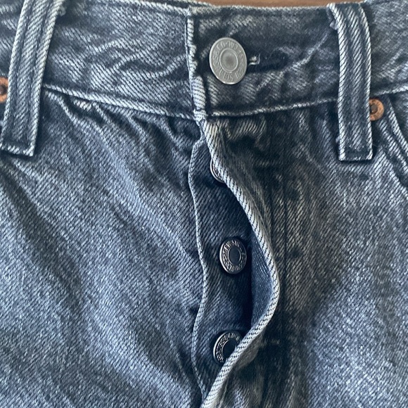 Levi’s vintage style black jean wedge cutoff shorts - Picture 3 of 6